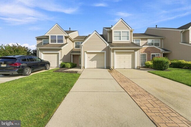 Building Photo - 1902 Doral Dr