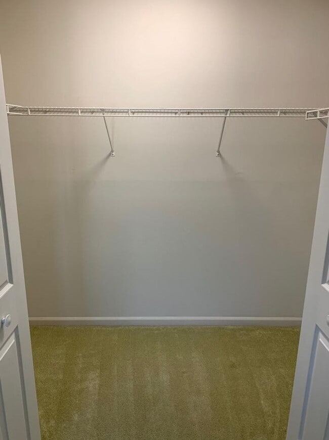 Building Photo - 2 bedroom 2 bath condo. Second Floor $1350/month