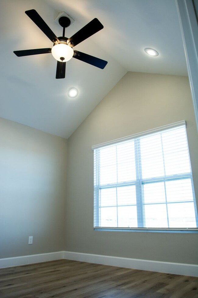 Building Photo - New 3 Bedroom / 2.5 Bathroom Townhome in Decatur!