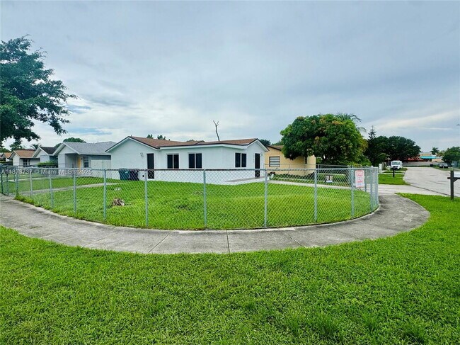 Building Photo - 18742 SW 113th Ave