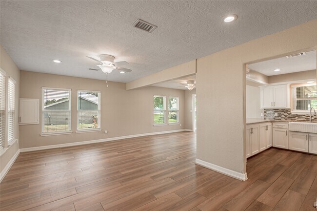 Building Photo - 280 Crestmont St