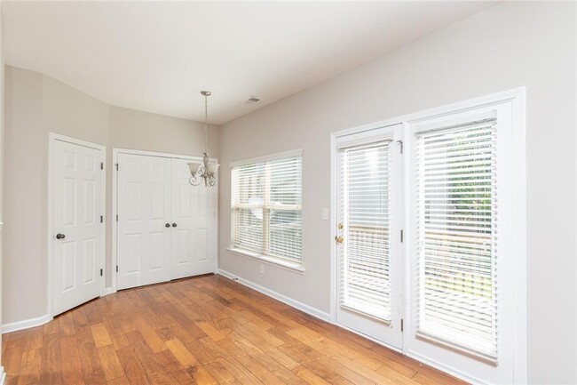 Building Photo - 860 Riverdance Dr NW