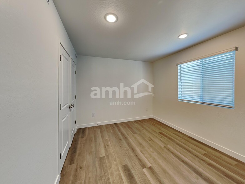 Building Photo - 12503 W Flynn Ln