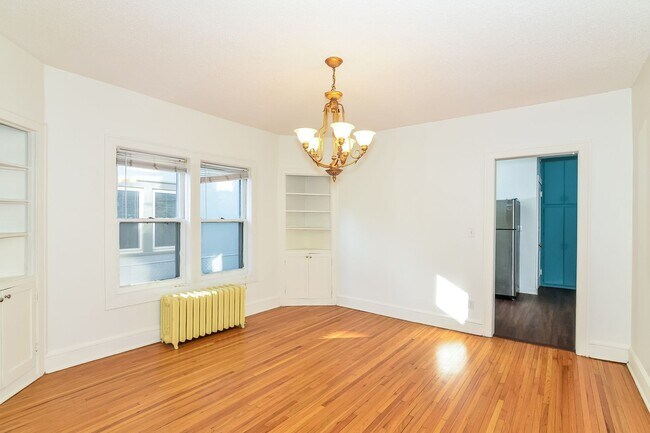 Building Photo - 1067-1069 Saint Clair Avenue