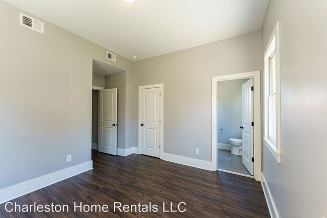 Building Photo - 28 Aiken St