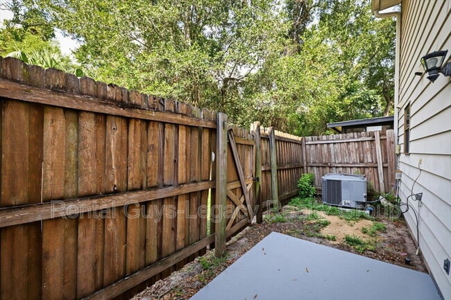 Building Photo - 803 Kettering Way