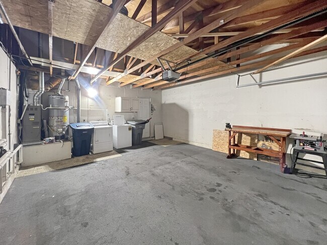 Building Photo - 1334 Miraflores Glen