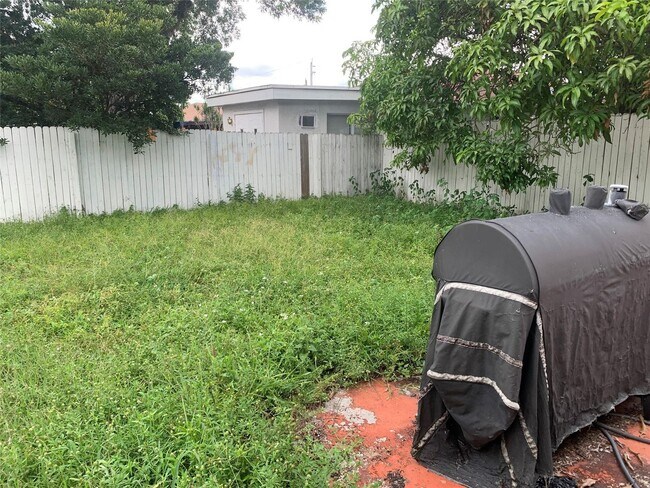 Building Photo - 907 SW 78th Ave