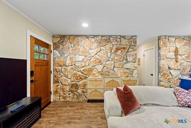 Building Photo - 202 Leveritts Loop