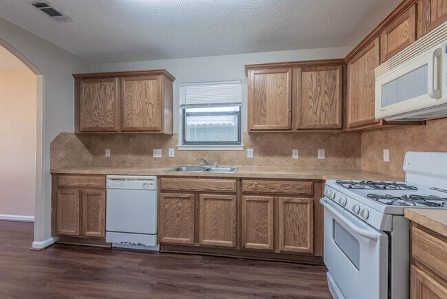Building Photo - 10233 Azalea Village Dr