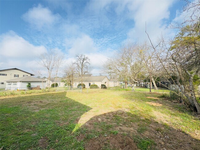 Building Photo - 409 Botts St