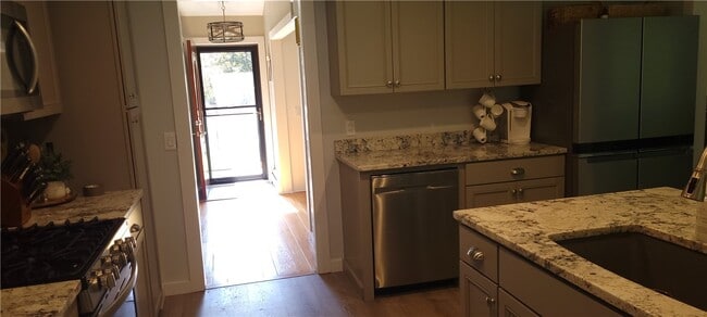 Building Photo - 7 Courtenay Cir
