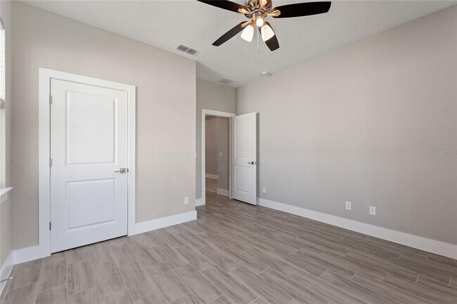 Building Photo - 326 Royal Palm Wy