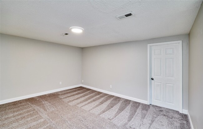 Building Photo - 2402 Savoy Dr