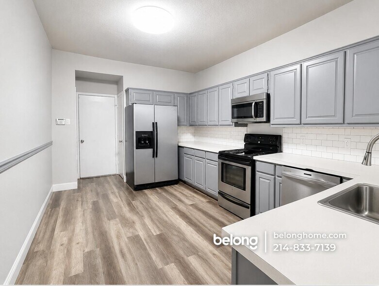 Building Photo - 807 Burr Oak Dr