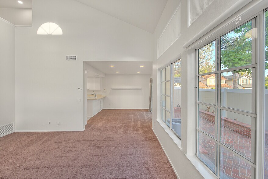Building Photo - 26222 Fern Glen