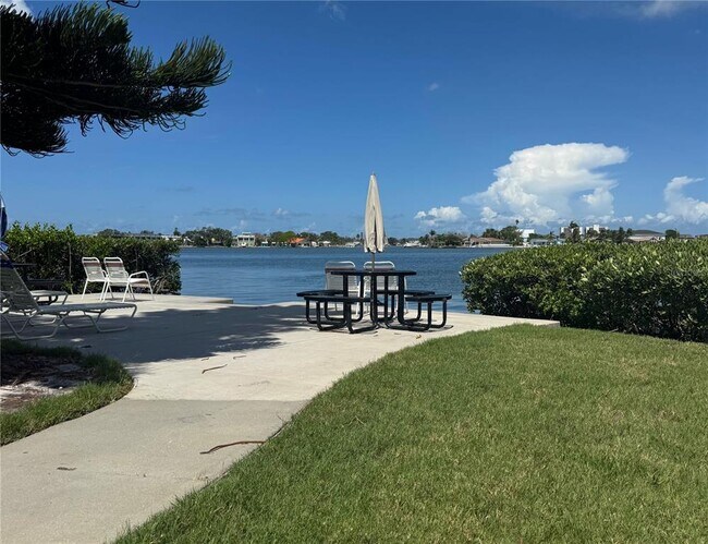 Building Photo - 12760 Indian Rocks Rd