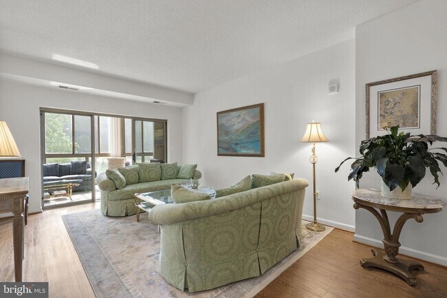 Building Photo - 3005 S Leisure World Blvd
