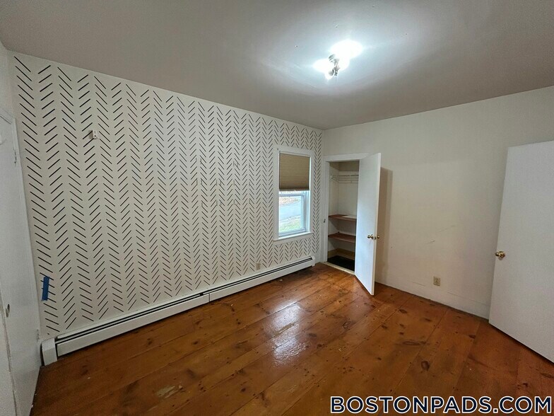 Building Photo - 60 Old Common Rd