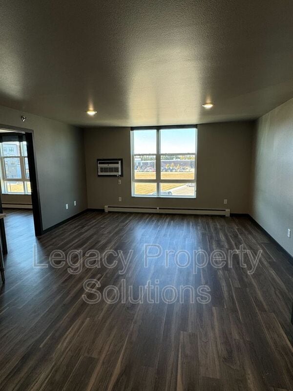 Building Photo - 220 E Greenfield Ln