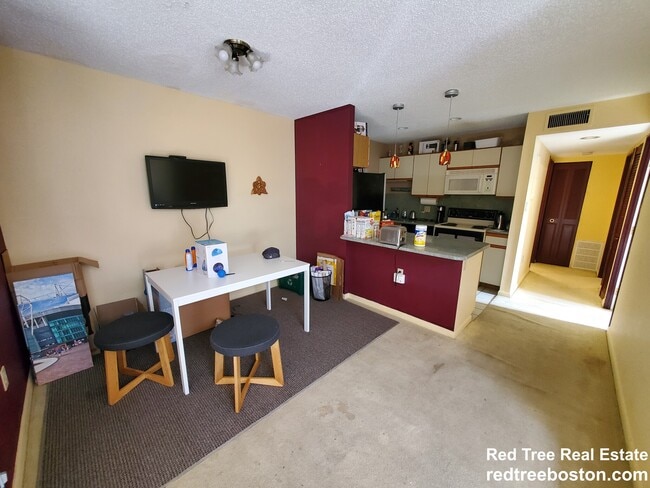 Building Photo - 23 Elm St