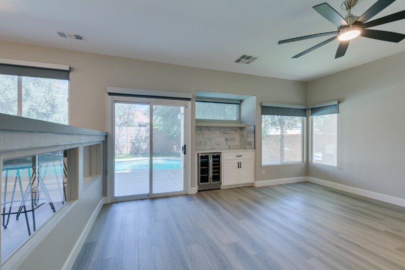 Building Photo - 10908 Royal Highlands St