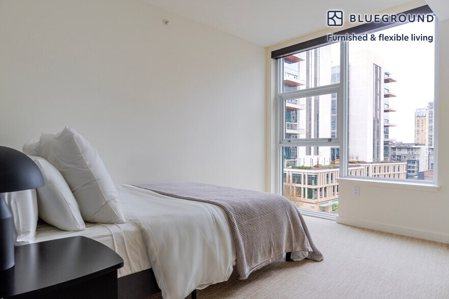 Building Photo - 10351 NE 10th St