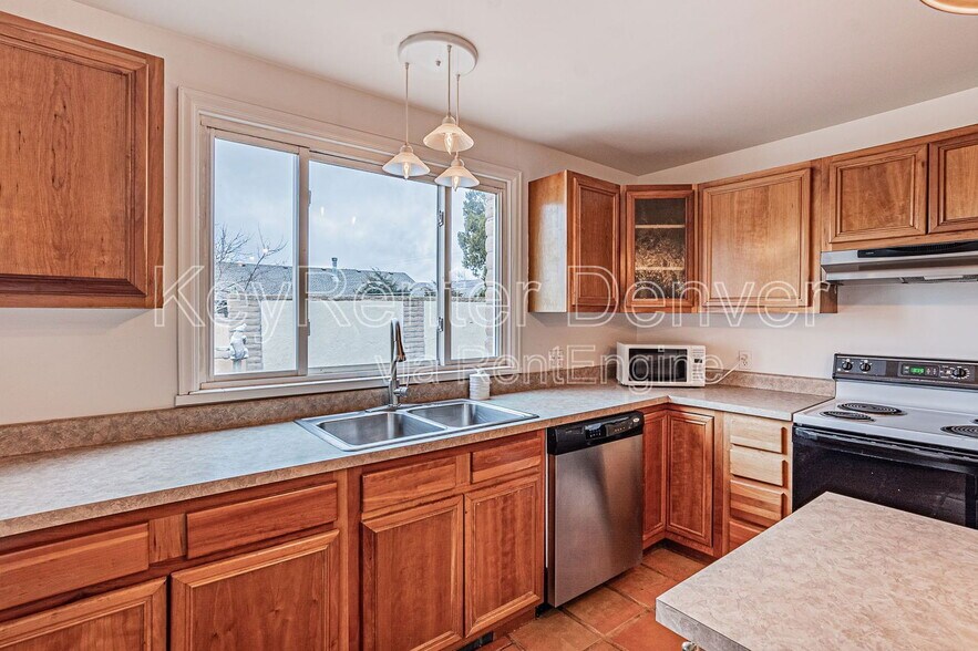 Building Photo - 990 Beech St