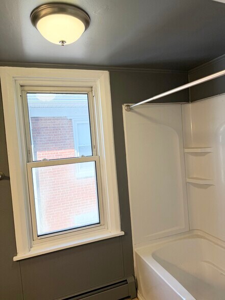 Building Photo - 1212 E Philadelphia Ave