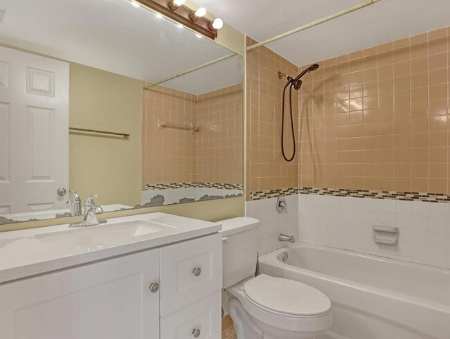 Building Photo - 4095 Palm Bay Cir