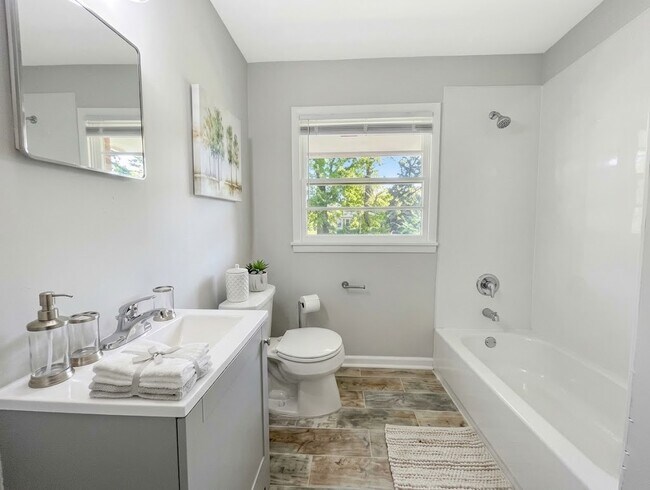 Building Photo - 3334 Cottonwood Dr