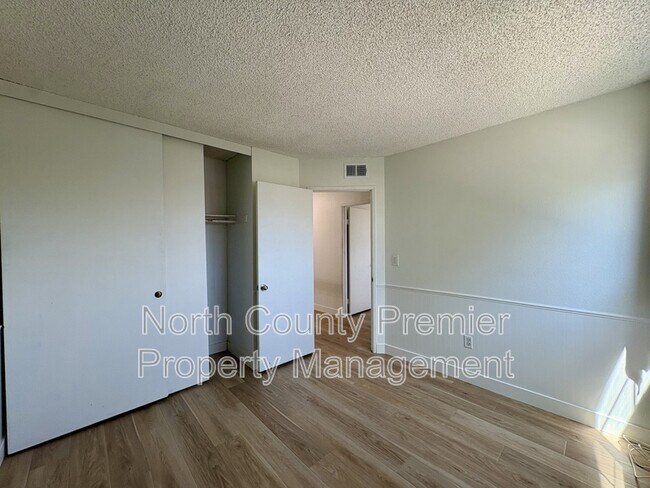 Building Photo - 2995 Lexington Cir