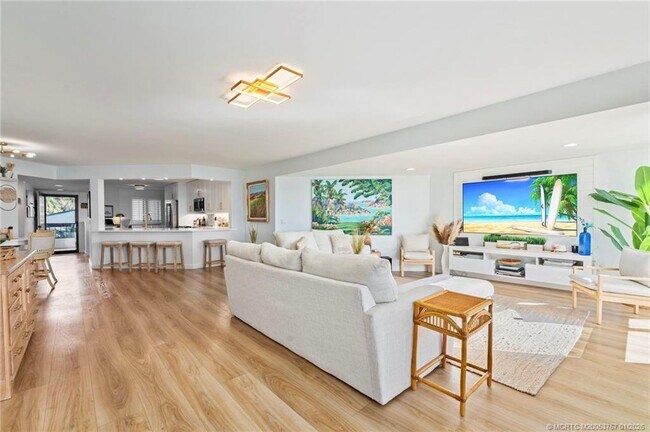 Building Photo - 625 NW North River Dr