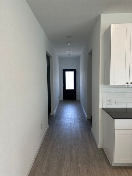 Building Photo - 5405 Basil Trce