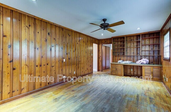 Building Photo - 317 Johnston Dr