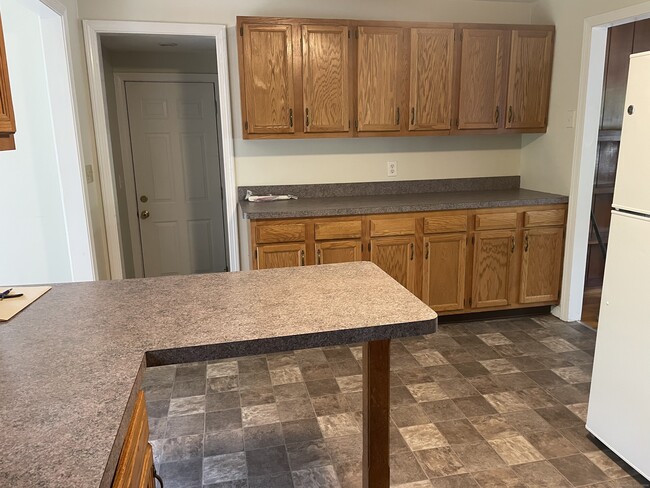 Building Photo - 85 Valley Rd