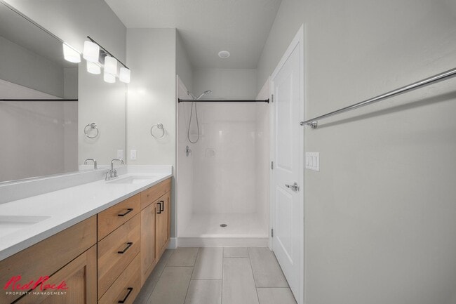 Building Photo - Beautiful and Modern 5 Bedroom Home in Cedar City!