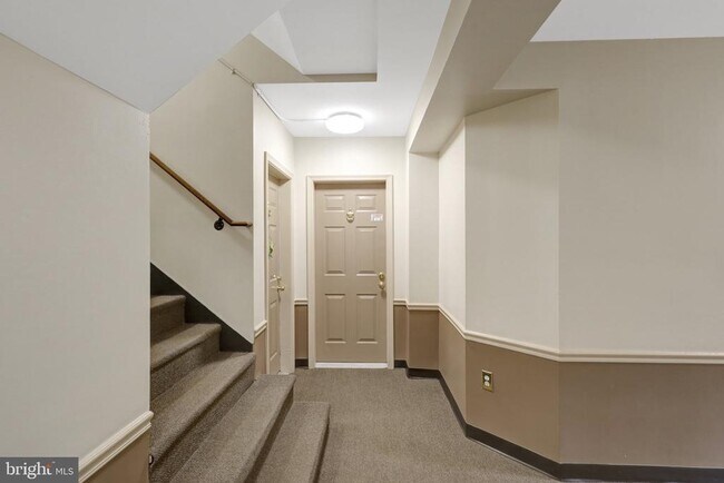 Building Photo - 1811 Key Blvd