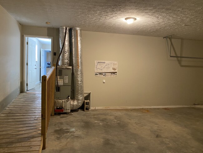 Building Photo - 605 Privet Dr