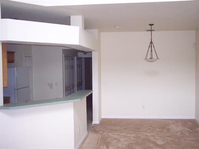 Building Photo - Monticello Condominiums-2 Bedroom/2 Bath w...