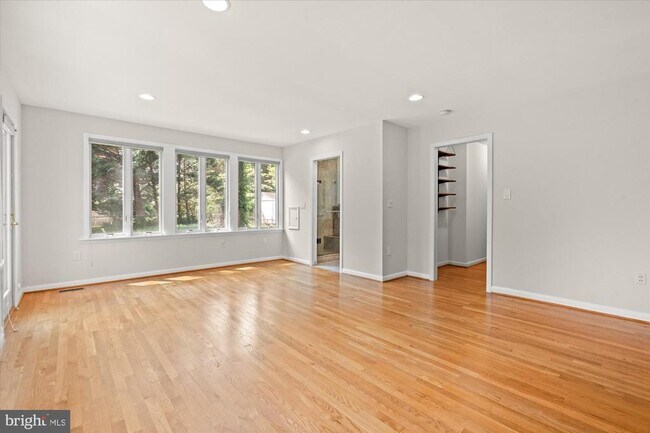 Building Photo - 7504 Radnor Rd