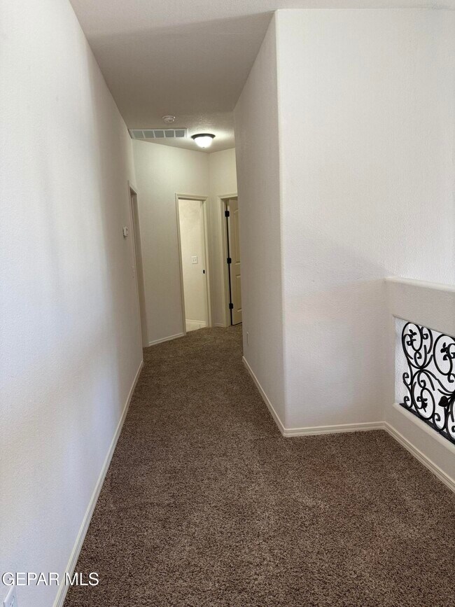 Building Photo - 3737 Tierra Campa Dr