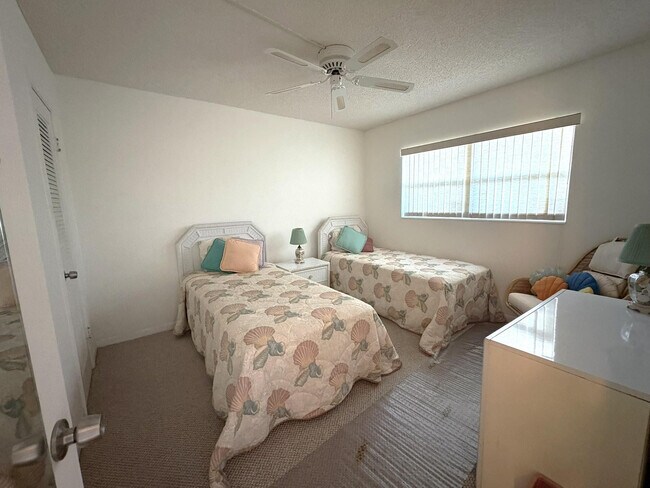 Building Photo - 2350 NE 14th Street Causeway