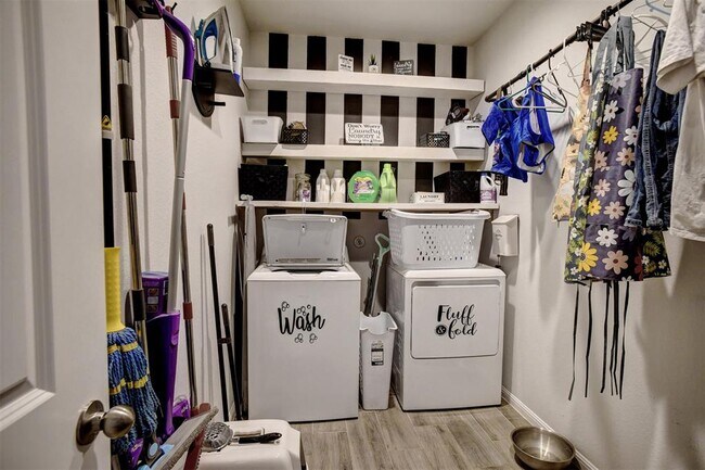 Building Photo - 205 Driftwood Ln