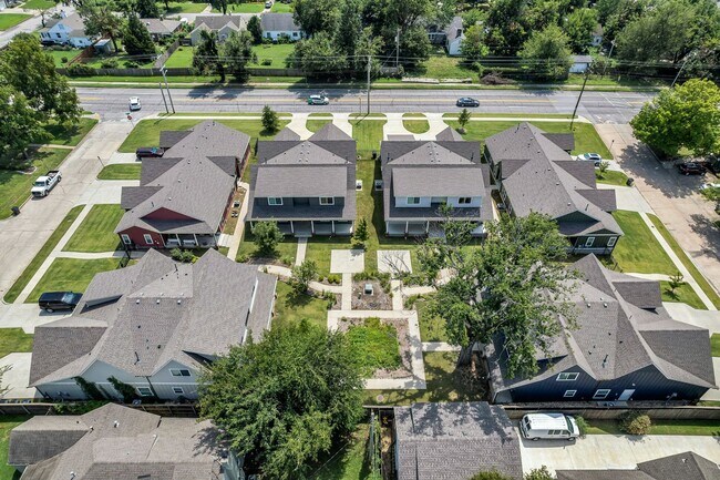 Building Photo - P.57 Kode Properties LLC 3507 - 3509