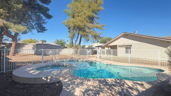 Building Photo - A Must See!!