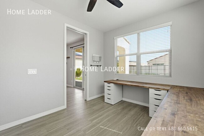 Building Photo - 9504 E Theia Dr