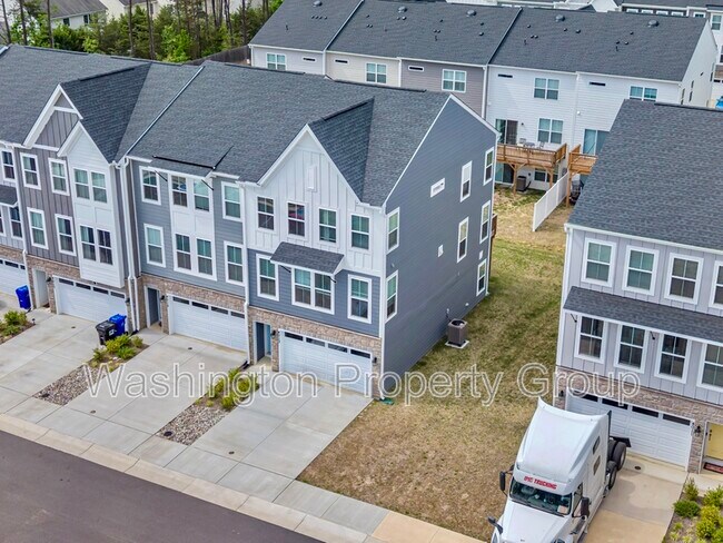 Building Photo - 4013 Singerville Ct