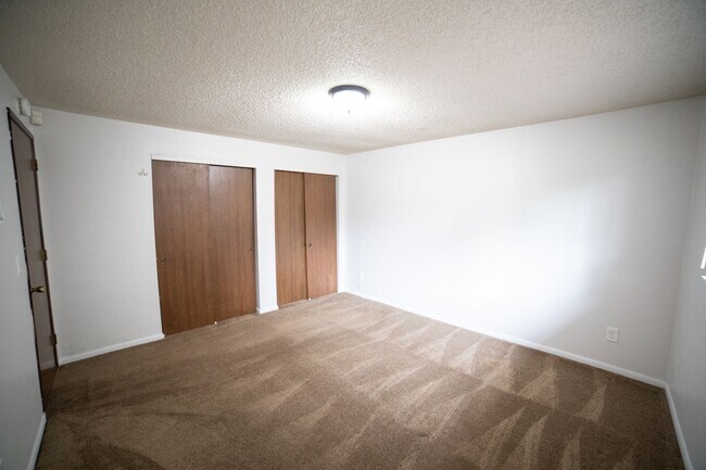 Building Photo - IKEMB02