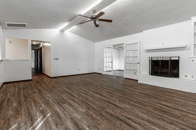 Building Photo - 3 Bed 2 Bath in OKC!